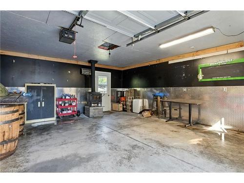 5039 Armoury Street, Niagara Falls, ON - Indoor Photo Showing Garage