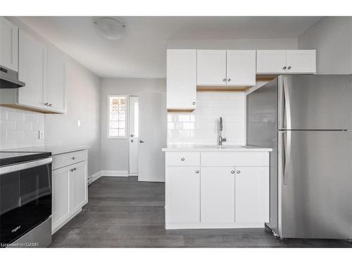 2-81 Gibson Avenue, Hamilton, ON - Indoor Photo Showing Kitchen