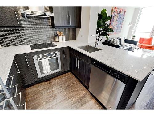 1406-2087 Fairview Street, Burlington, ON - Indoor Photo Showing Kitchen
