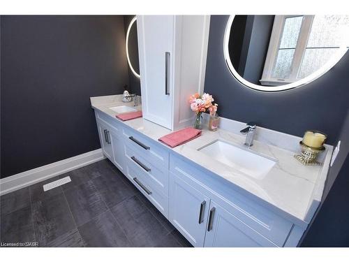 68 Mountain Brow Boulevard, Hamilton, ON - Indoor Photo Showing Bathroom