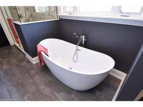 68 Mountain Brow Boulevard, Hamilton, ON - Indoor Photo Showing Bathroom