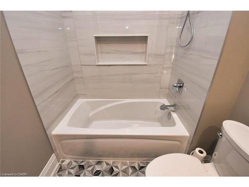 68 Mountain Brow Boulevard, Hamilton, ON - Indoor Photo Showing Bathroom
