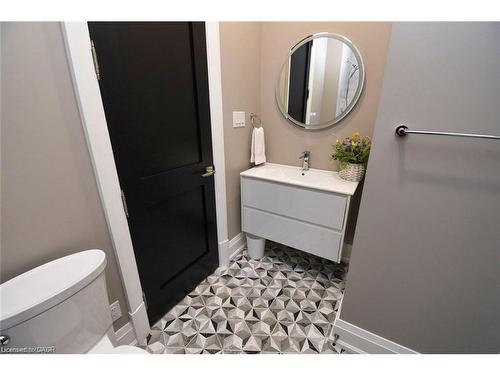 68 Mountain Brow Boulevard, Hamilton, ON - Indoor Photo Showing Bathroom