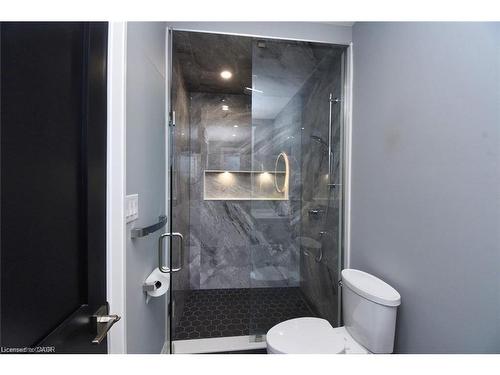 68 Mountain Brow Boulevard, Hamilton, ON - Indoor Photo Showing Bathroom