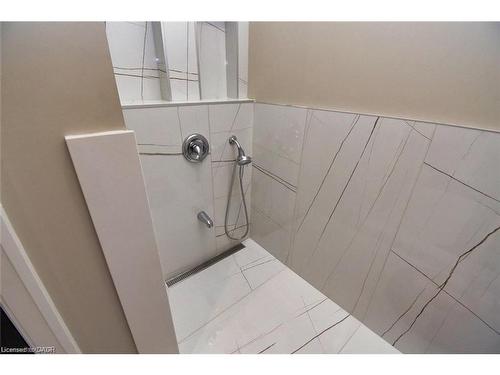 68 Mountain Brow Boulevard, Hamilton, ON - Indoor Photo Showing Bathroom