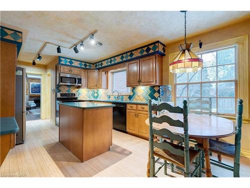 238 Penn Drive, Burlington, ON - Indoor Photo Showing Kitchen
