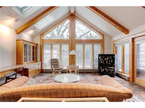 238 Penn Drive, Burlington, ON - Indoor Photo Showing Living Room