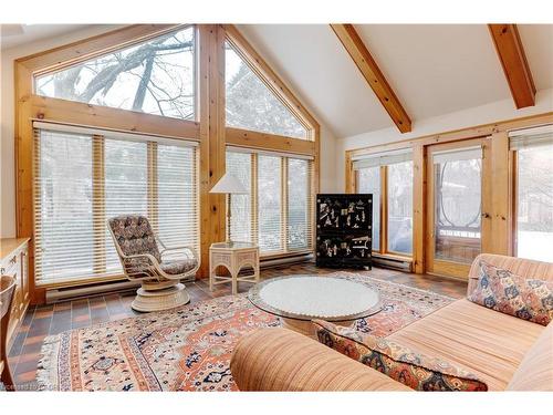 238 Penn Drive, Burlington, ON - Indoor Photo Showing Living Room