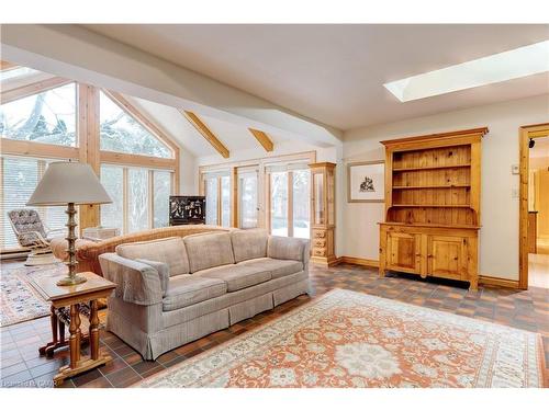 238 Penn Drive, Burlington, ON - Indoor Photo Showing Living Room