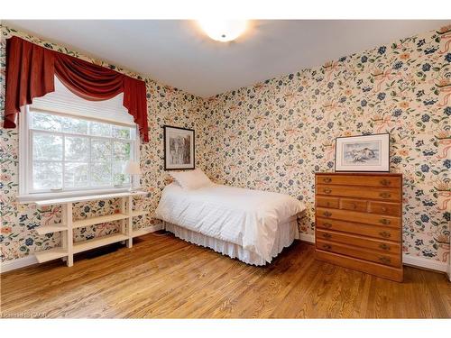 238 Penn Drive, Burlington, ON - Indoor Photo Showing Bedroom