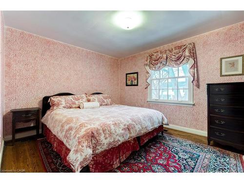 238 Penn Drive, Burlington, ON - Indoor Photo Showing Bedroom