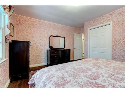 238 Penn Drive, Burlington, ON - Indoor Photo Showing Bedroom