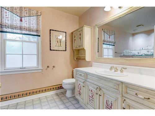 238 Penn Drive, Burlington, ON - Indoor Photo Showing Bathroom
