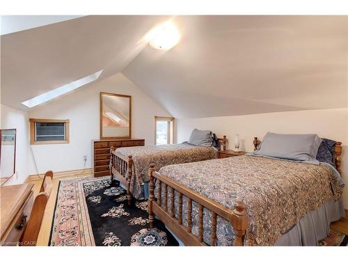 238 Penn Drive, Burlington, ON - Indoor Photo Showing Bedroom