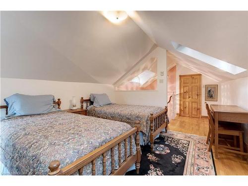 238 Penn Drive, Burlington, ON - Indoor Photo Showing Bedroom