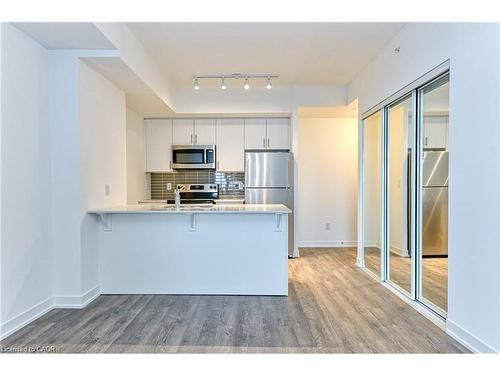 602-550 North Service Road, Grimsby, ON - Indoor Photo Showing Kitchen