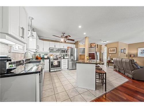 44 Dineen Court, Kitchener, ON - Indoor Photo Showing Kitchen With Upgraded Kitchen