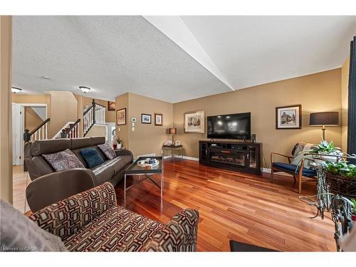 44 Dineen Court, Kitchener, ON - Indoor Photo Showing Living Room