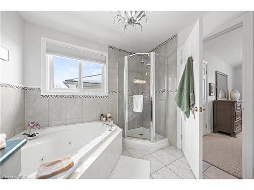 44 Dineen Court, Kitchener, ON - Indoor Photo Showing Bathroom