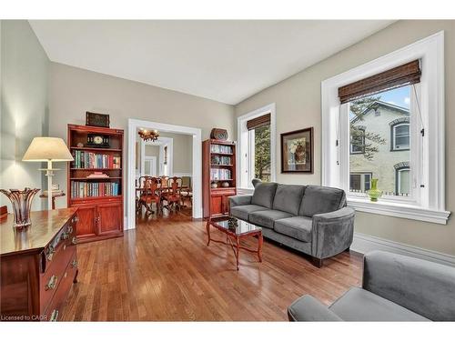 72 Banfield Street, Paris, ON - Indoor Photo Showing Living Room