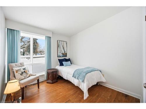 128 Hillcrest Drive, Whitby, ON - Indoor Photo Showing Bedroom
