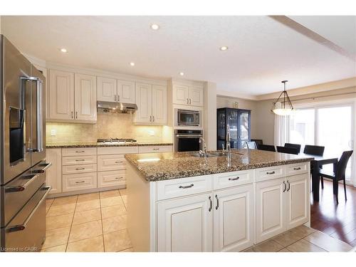 33 Huck Crescent, Kitchener, ON - Indoor Photo Showing Kitchen With Upgraded Kitchen