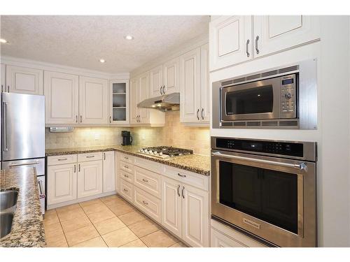 33 Huck Crescent, Kitchener, ON - Indoor Photo Showing Kitchen