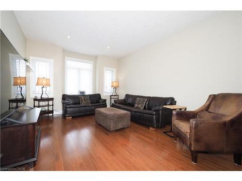 33 Huck Crescent, Kitchener, ON - Indoor Photo Showing Living Room