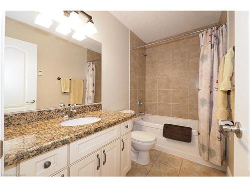 33 Huck Crescent, Kitchener, ON - Indoor Photo Showing Bathroom