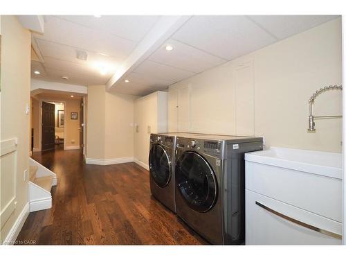 33 Huck Crescent, Kitchener, ON - Indoor Photo Showing Laundry Room