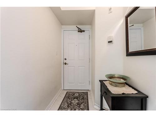 311-1830 Walkers Line, Burlington, ON - Indoor Photo Showing Other Room