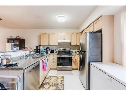 311-1830 Walkers Line, Burlington, ON - Indoor Photo Showing Kitchen