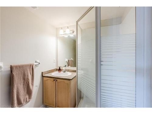 311-1830 Walkers Line, Burlington, ON - Indoor Photo Showing Bathroom