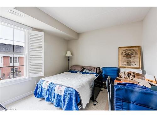 311-1830 Walkers Line, Burlington, ON - Indoor Photo Showing Bedroom