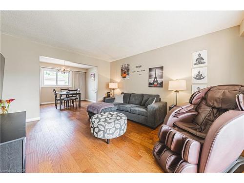 5 Bing Crescent, Stoney Creek, ON - Indoor Photo Showing Living Room