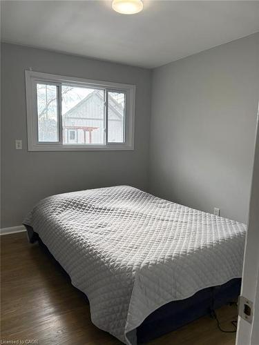 312 Grantham Avenue, St. Catharines, ON - Indoor Photo Showing Bedroom