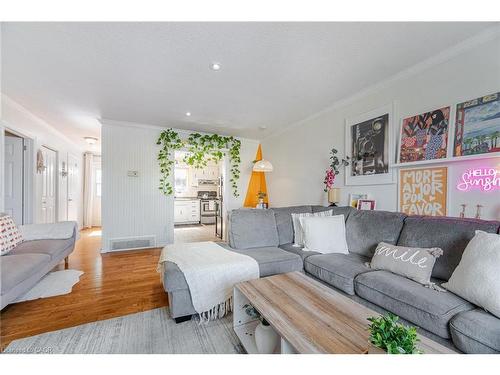 232 Durham Street, Oshawa, ON - Indoor Photo Showing Living Room