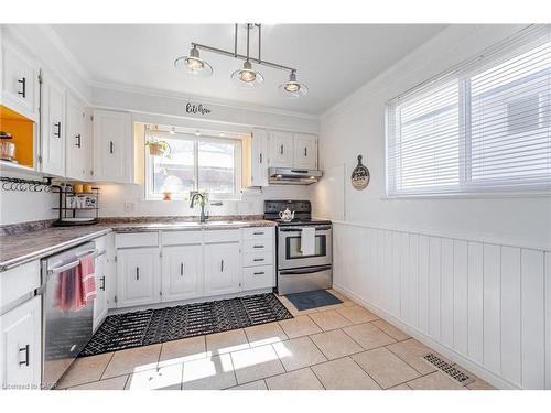 232 Durham Street, Oshawa, ON - Indoor Photo Showing Kitchen