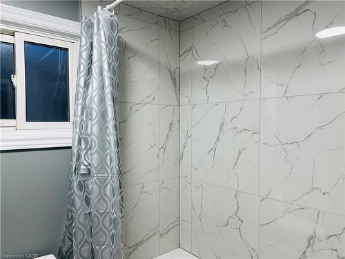 63 Old Carriage Drive, Kitchener, ON - Indoor Photo Showing Bathroom