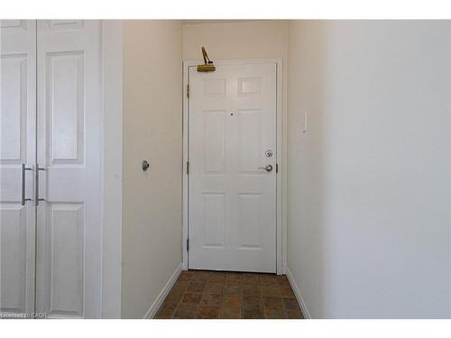 1914-1270 Maple Crossing Boulevard, Burlington, ON - Indoor Photo Showing Other Room