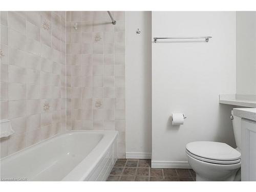 1914-1270 Maple Crossing Boulevard, Burlington, ON - Indoor Photo Showing Bathroom