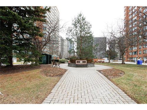 1914-1270 Maple Crossing Boulevard, Burlington, ON - Outdoor