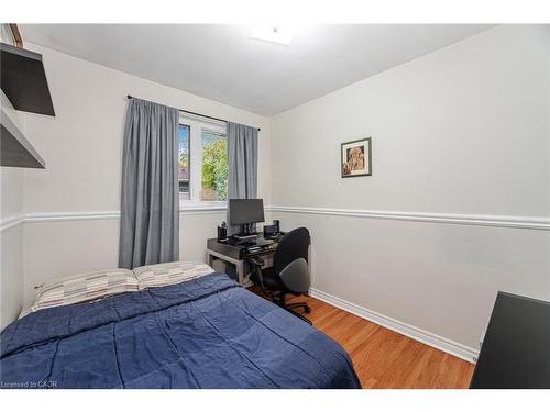 2259 Wiseman Court, Mississauga, ON - Indoor Photo Showing Bedroom