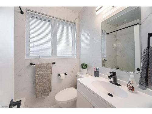 2259 Wiseman Court, Mississauga, ON - Indoor Photo Showing Bathroom