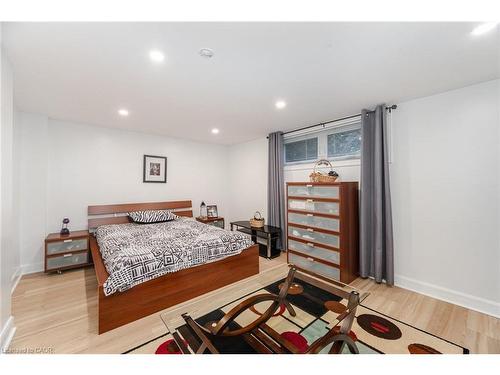 2259 Wiseman Court, Mississauga, ON - Indoor Photo Showing Bedroom
