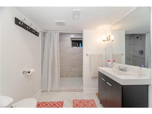 2259 Wiseman Court, Mississauga, ON - Indoor Photo Showing Bathroom