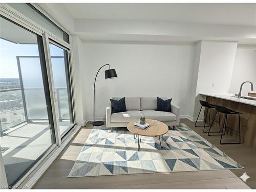 907-25 Wellington Street S, Kitchener, ON - Indoor Photo Showing Living Room