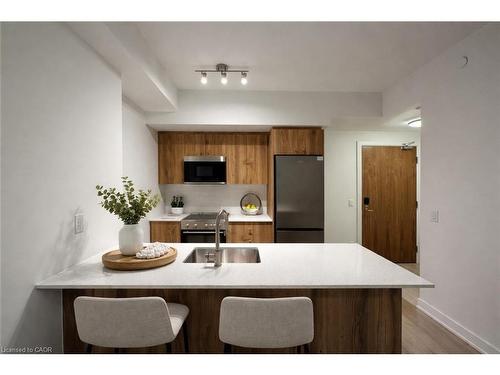 907-25 Wellington Street S, Kitchener, ON - Indoor