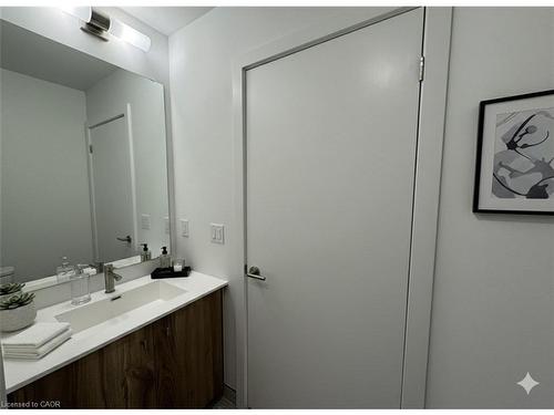 907-25 Wellington Street S, Kitchener, ON - Indoor Photo Showing Bathroom