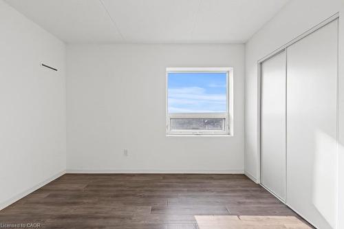 910-220 Cannon Street E, Hamilton, ON - Indoor Photo Showing Other Room